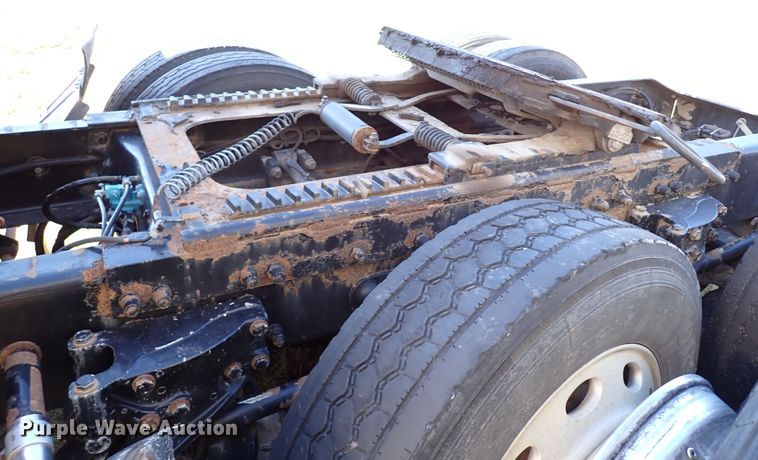 image for item DI5773 2004 Peterbilt 387  semi truck