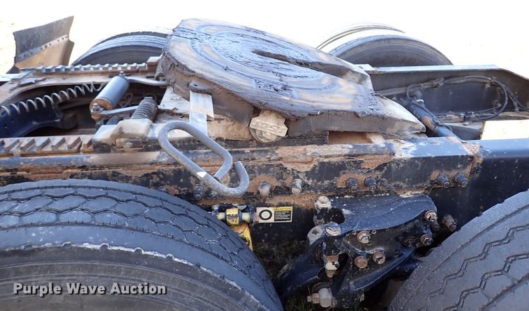 image for item DI5773 2004 Peterbilt 387  semi truck