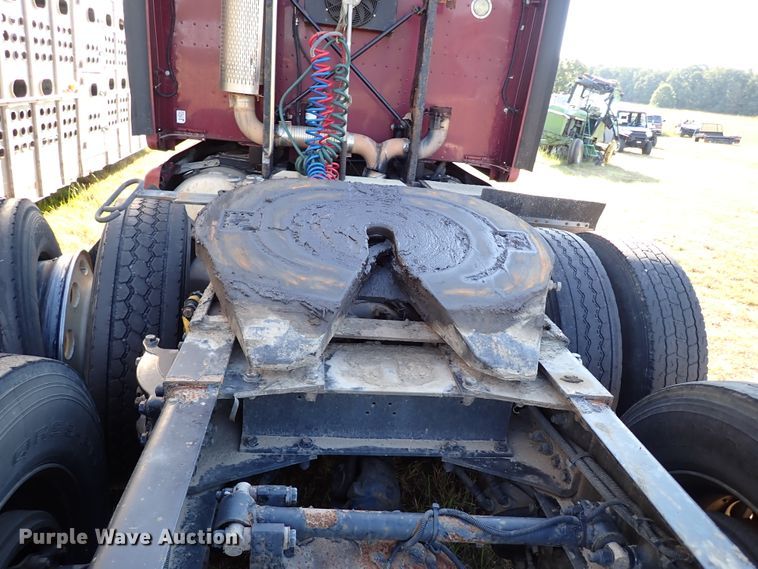 image for item DI5773 2004 Peterbilt 387  semi truck