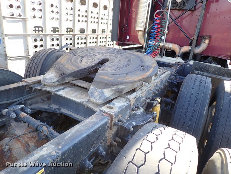 image for item DI5773 2004 Peterbilt 387  semi truck