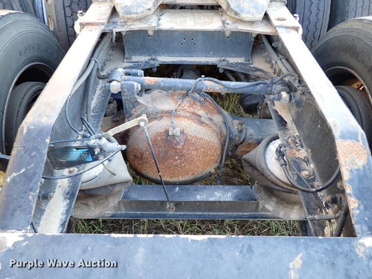 image for item DI5773 2004 Peterbilt 387  semi truck