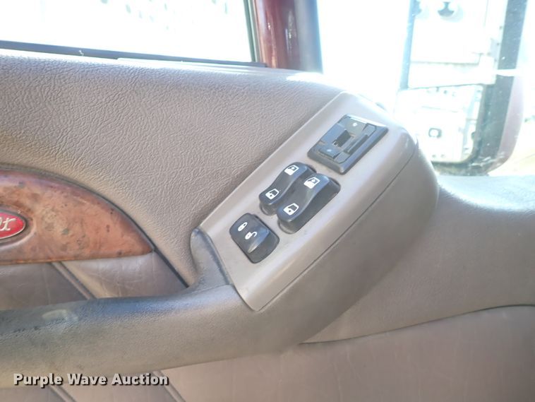 image for item DI5773 2004 Peterbilt 387  semi truck