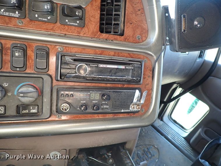 image for item DI5773 2004 Peterbilt 387  semi truck