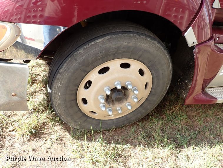 image for item DI5773 2004 Peterbilt 387  semi truck