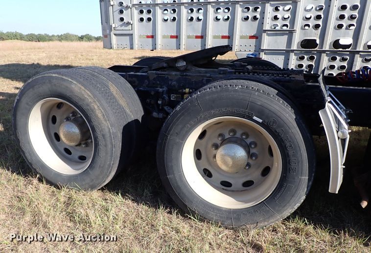 image for item DI5773 2004 Peterbilt 387  semi truck