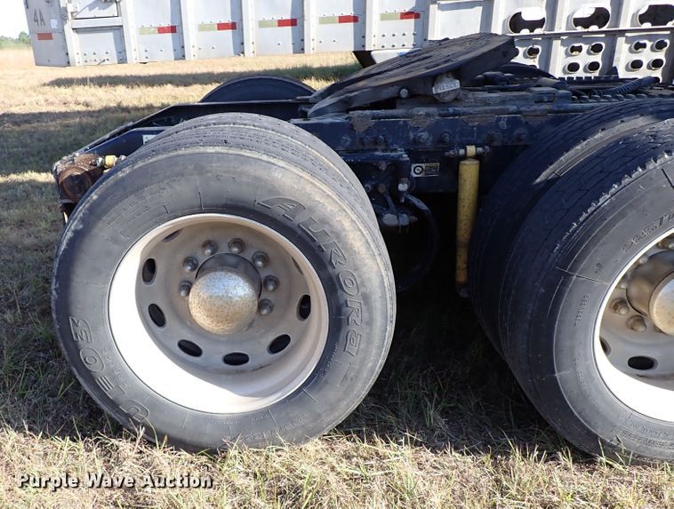 image for item DI5773 2004 Peterbilt 387  semi truck