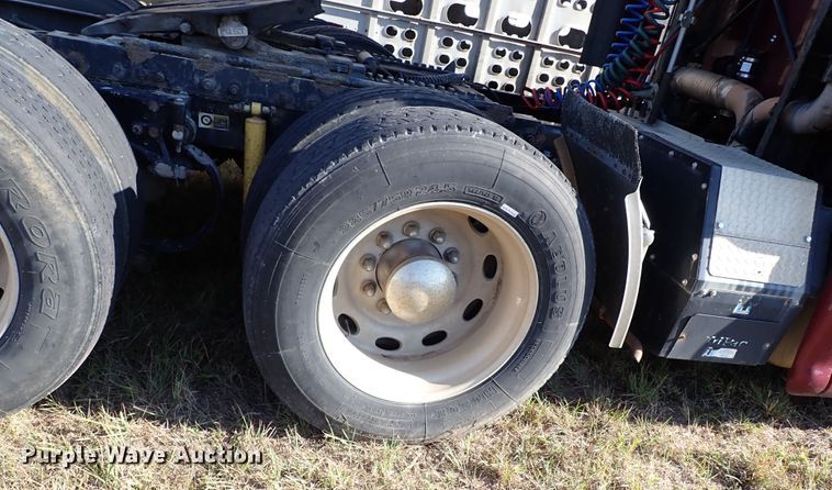 image for item DI5773 2004 Peterbilt 387  semi truck