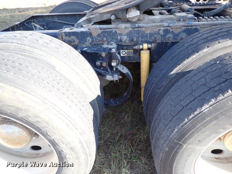 image for item DI5773 2004 Peterbilt 387  semi truck