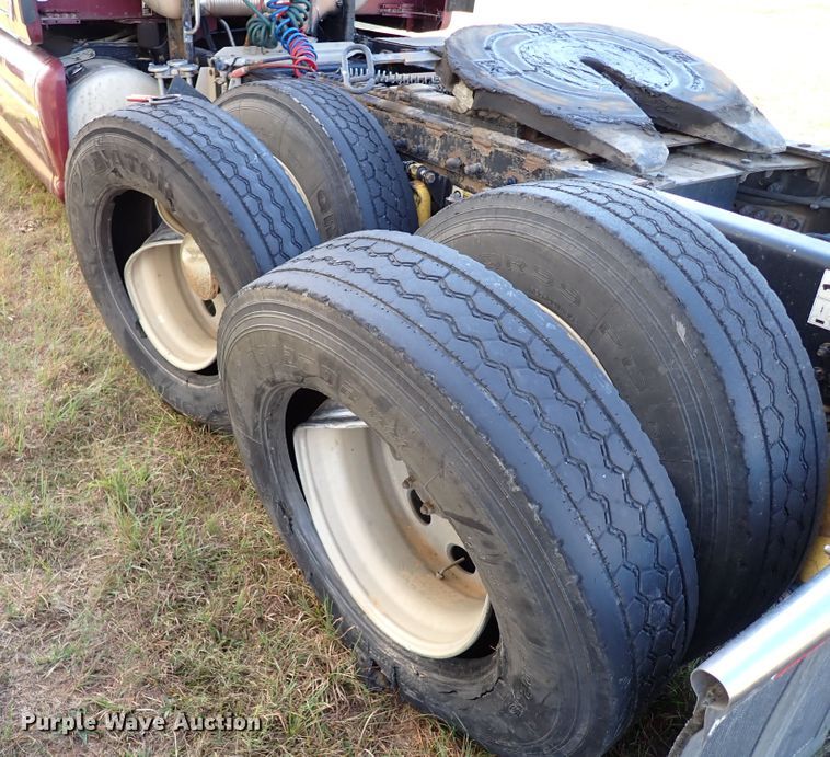 image for item DI5773 2004 Peterbilt 387  semi truck