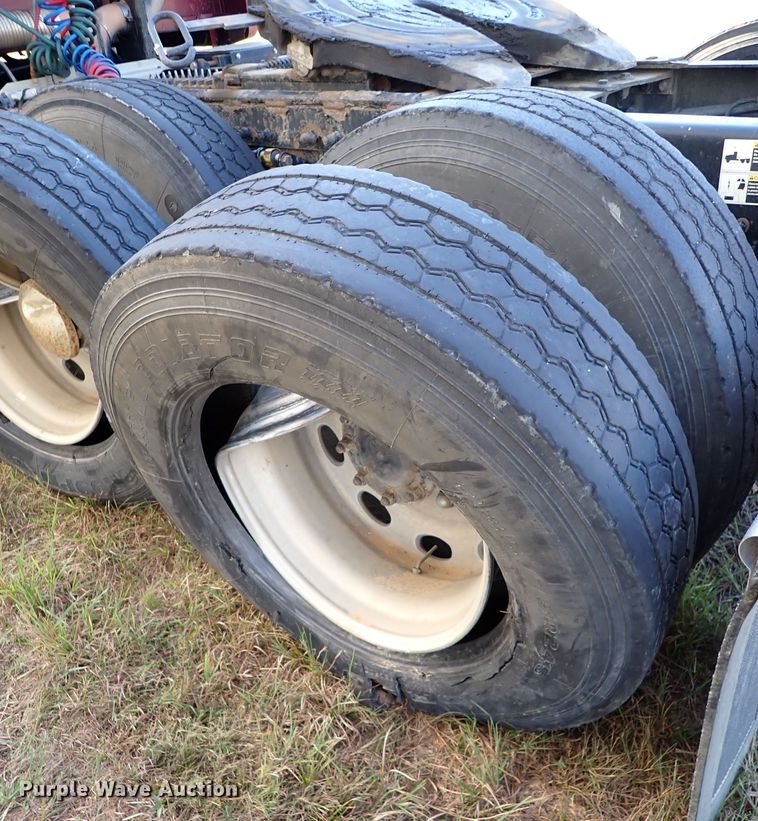 image for item DI5773 2004 Peterbilt 387  semi truck