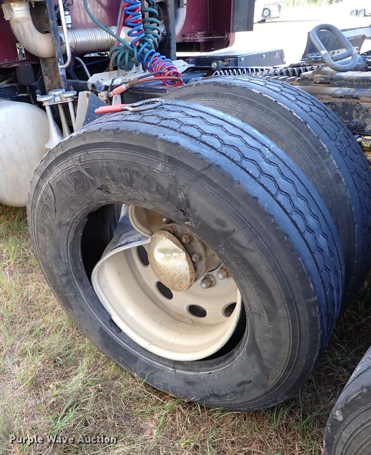 image for item DI5773 2004 Peterbilt 387  semi truck