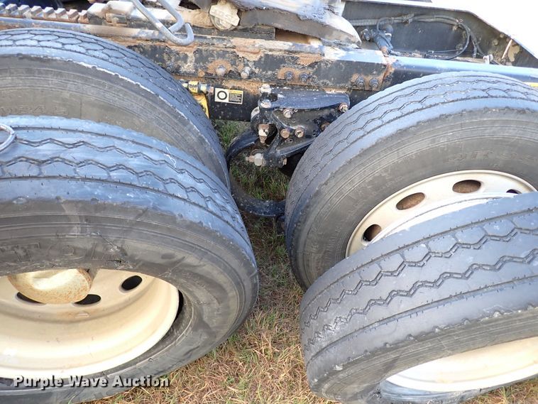 image for item DI5773 2004 Peterbilt 387  semi truck