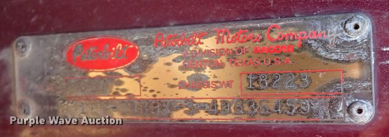 image for item DI5773 2004 Peterbilt 387  semi truck