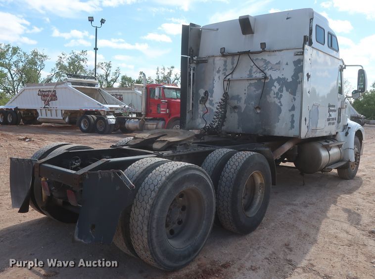 image for item DJ1886 2002 International 9200i  semi truck