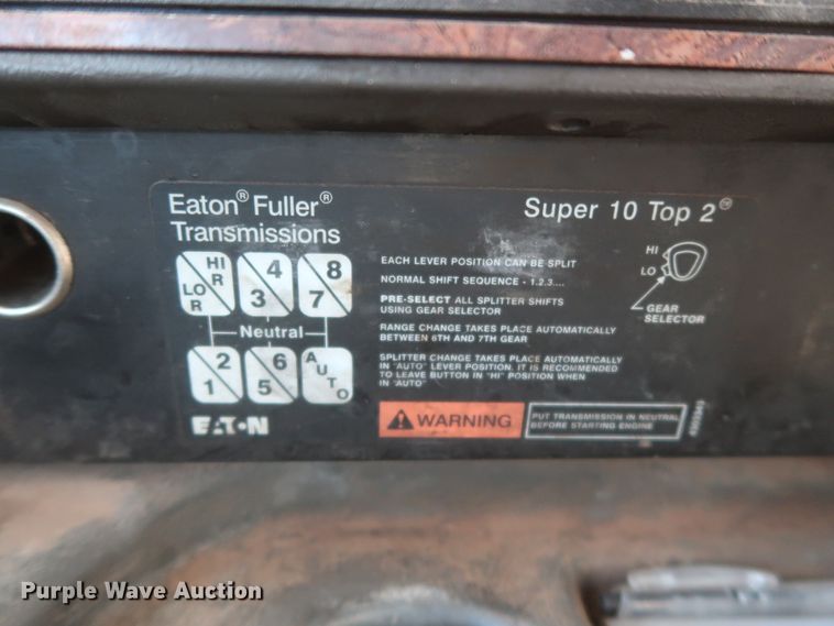 image for item DJ1886 2002 International 9200i  semi truck