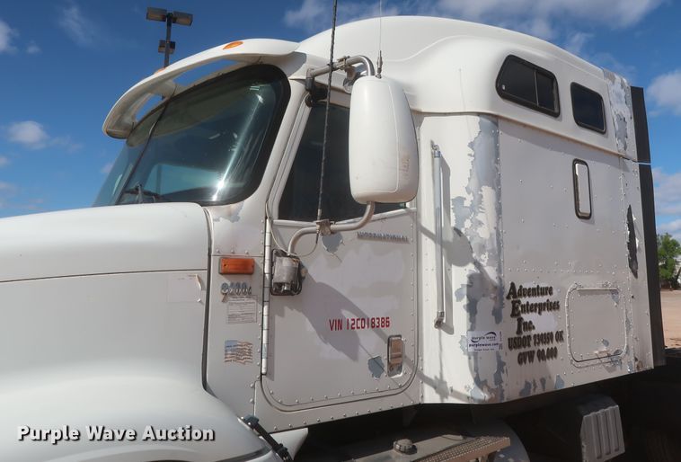 image for item DJ1886 2002 International 9200i  semi truck