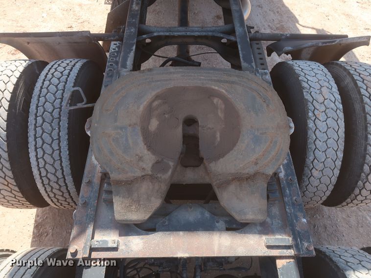 image for item DJ1886 2002 International 9200i  semi truck