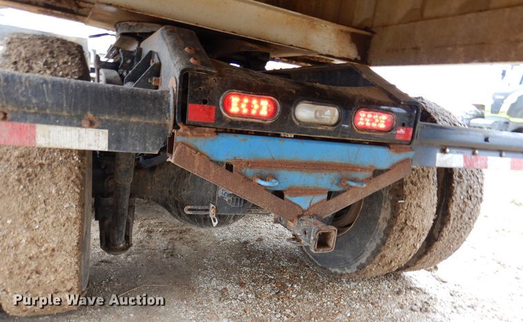 image for item DJ7413 2011 Volvo VHD  semi truck