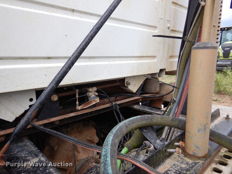 image for item DJ7413 2011 Volvo VHD  semi truck