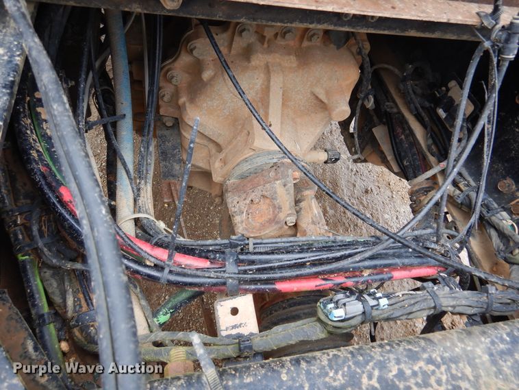 image for item DJ7413 2011 Volvo VHD  semi truck