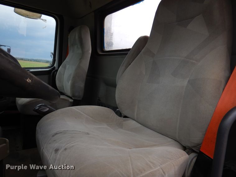 image for item DJ7413 2011 Volvo VHD  semi truck