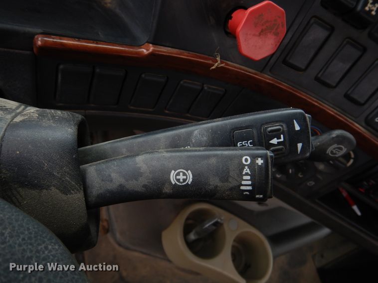 image for item DJ7413 2011 Volvo VHD  semi truck