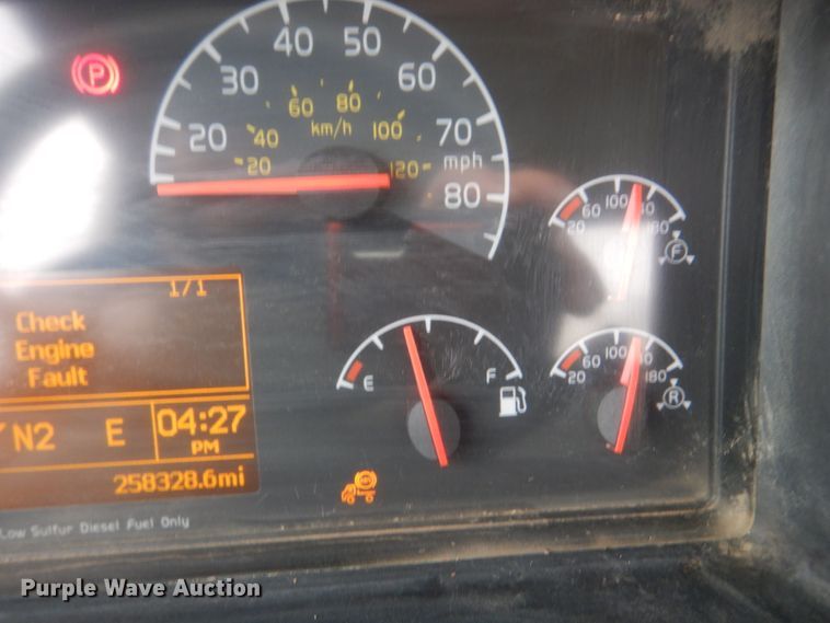 image for item DJ7413 2011 Volvo VHD  semi truck