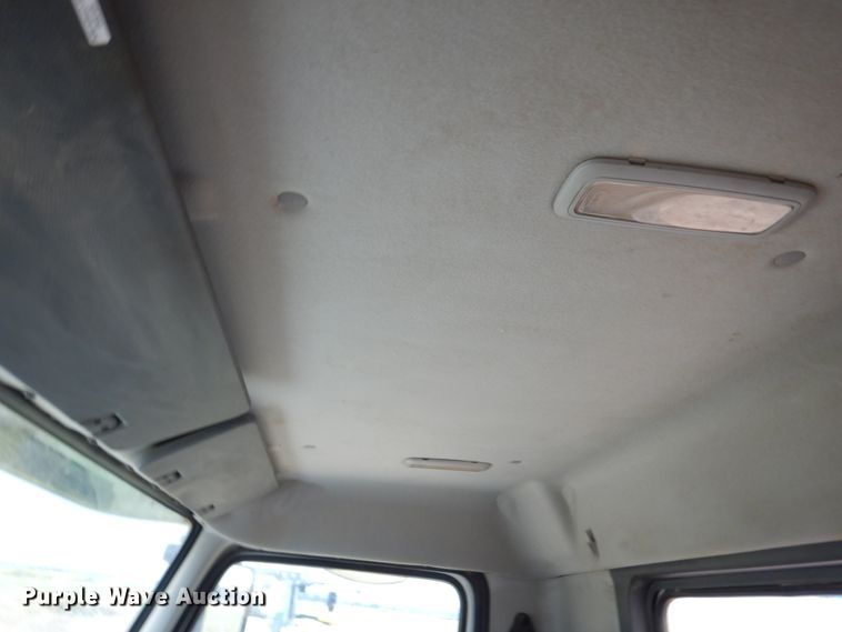 image for item DJ7413 2011 Volvo VHD  semi truck