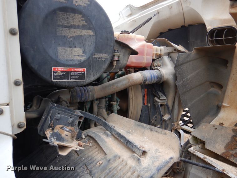 image for item DJ7413 2011 Volvo VHD  semi truck