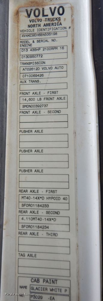 image for item DJ7413 2011 Volvo VHD  semi truck