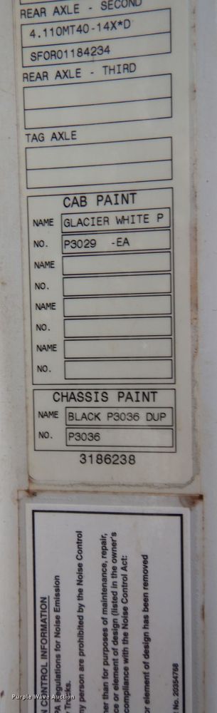 image for item DJ7413 2011 Volvo VHD  semi truck