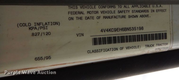 image for item DJ7413 2011 Volvo VHD  semi truck