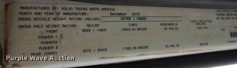 image for item DJ7413 2011 Volvo VHD  semi truck