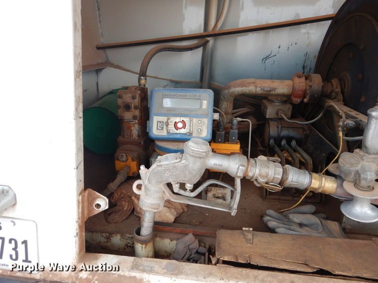 image for item DJ8875 2000 GMC C7500  fuel truck