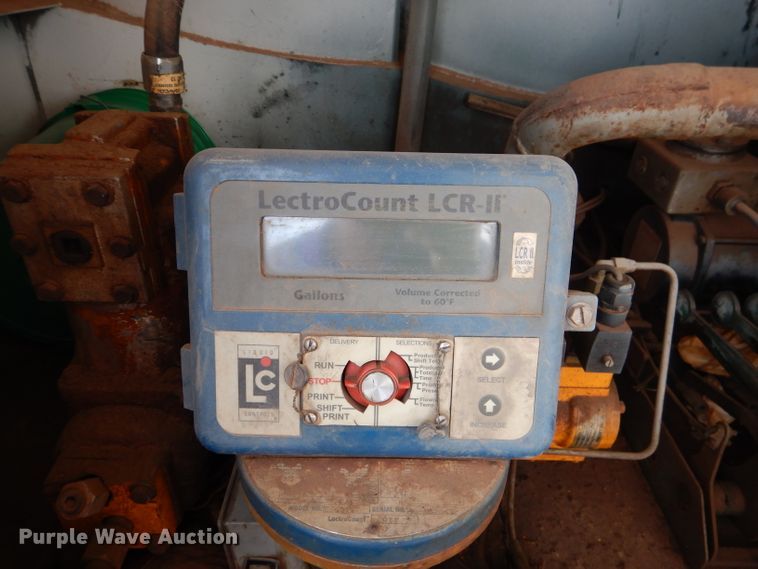 image for item DJ8875 2000 GMC C7500  fuel truck