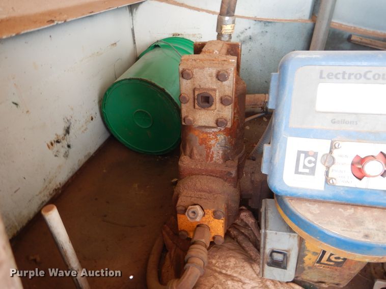 image for item DJ8875 2000 GMC C7500  fuel truck