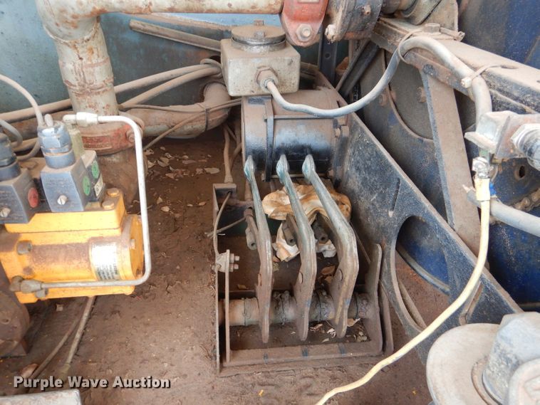 image for item DJ8875 2000 GMC C7500  fuel truck