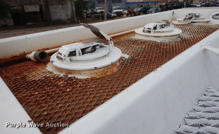 image for item DJ8875 2000 GMC C7500  fuel truck