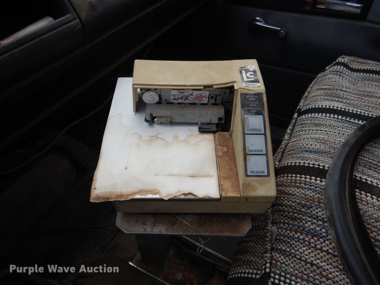 image for item DJ8875 2000 GMC C7500  fuel truck