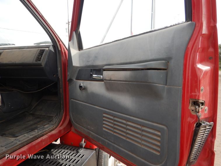 image for item DJ8875 2000 GMC C7500  fuel truck