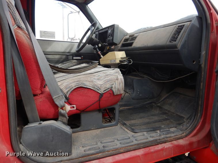 image for item DJ8875 2000 GMC C7500  fuel truck