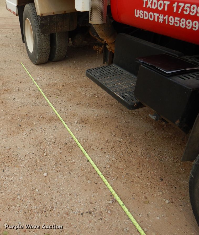 image for item DJ8875 2000 GMC C7500  fuel truck