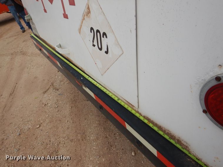 image for item DJ8875 2000 GMC C7500  fuel truck