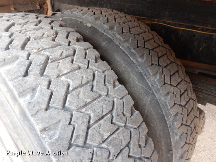 image for item DJ8875 2000 GMC C7500  fuel truck