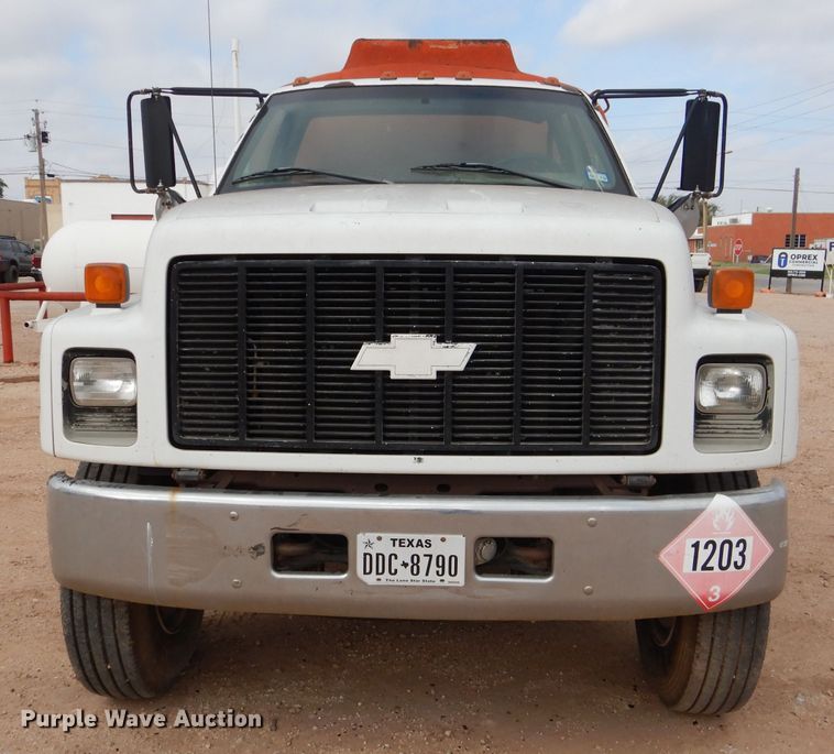 image for item DJ8876 1999 Chevrolet C7500  fuel truck