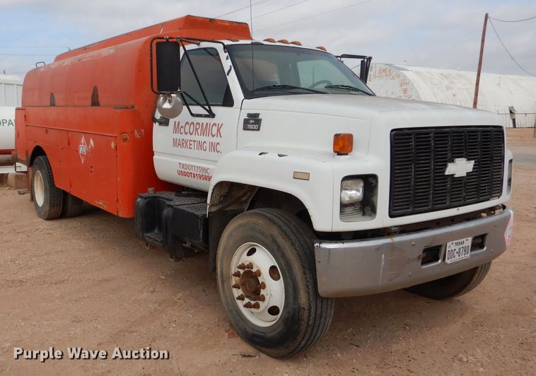 image for item DJ8876 1999 Chevrolet C7500  fuel truck