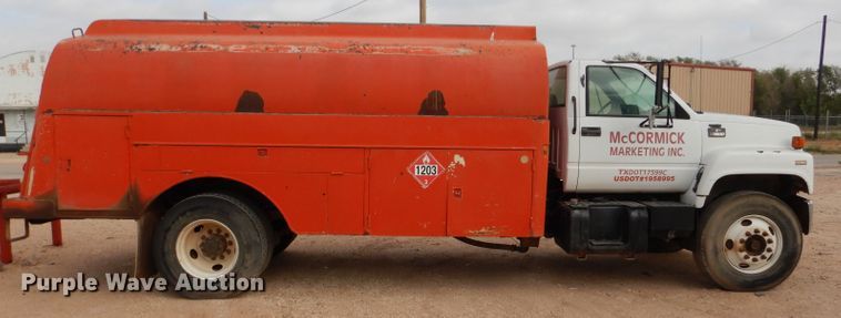 image for item DJ8876 1999 Chevrolet C7500  fuel truck
