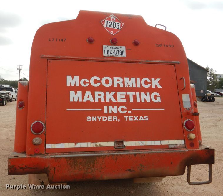 image for item DJ8876 1999 Chevrolet C7500  fuel truck