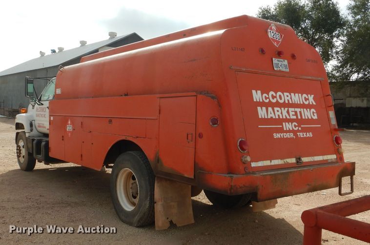 image for item DJ8876 1999 Chevrolet C7500  fuel truck