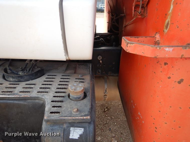 image for item DJ8876 1999 Chevrolet C7500  fuel truck